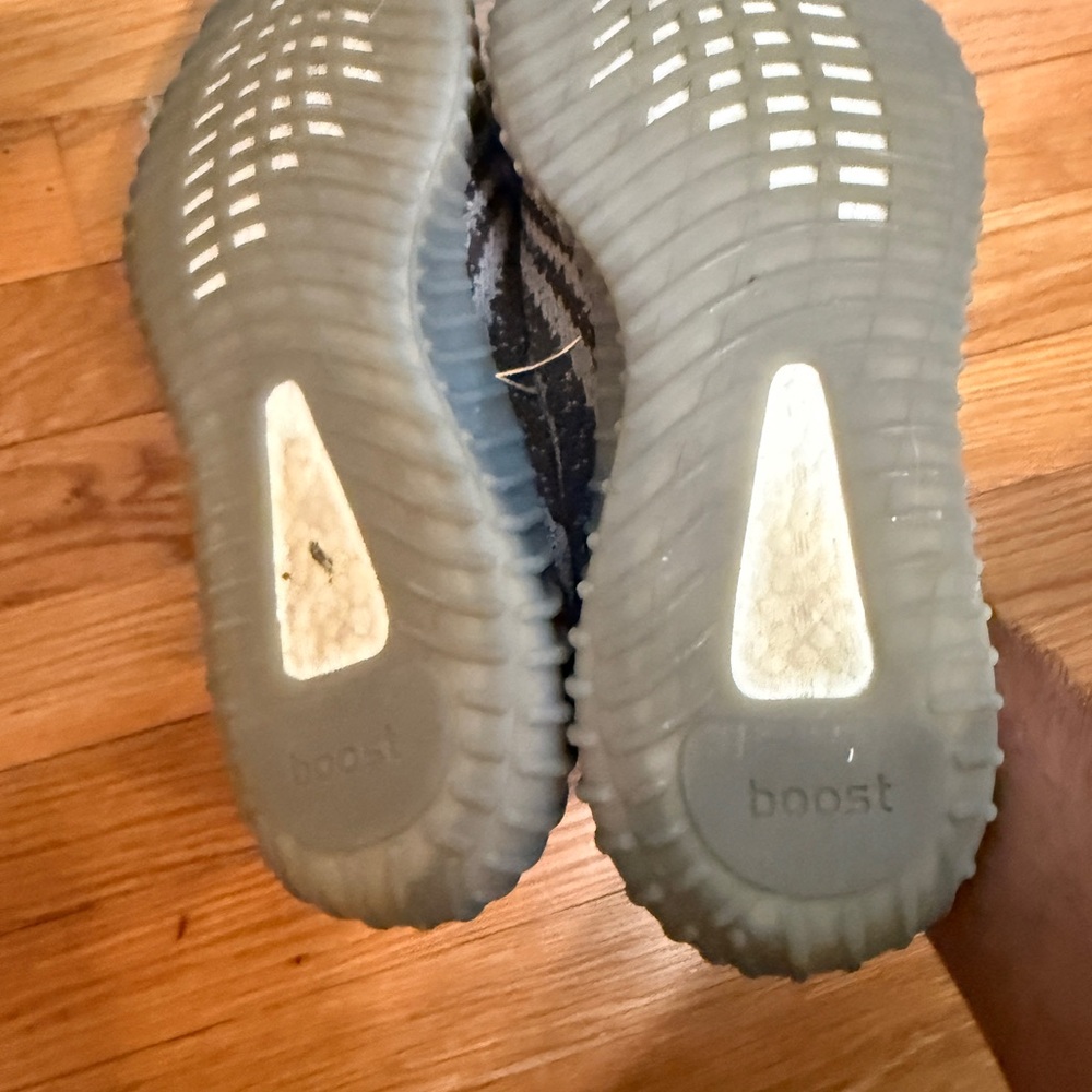 Yeezy Gray Athletic Shoes with Red Accents - Picture 2 of 3